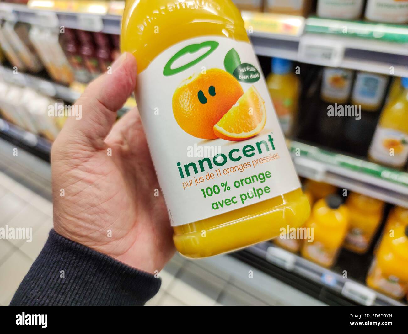 Bottle innocent orange juice drink -Fotos und -Bildmaterial in hoher  Auflösung – Alamy