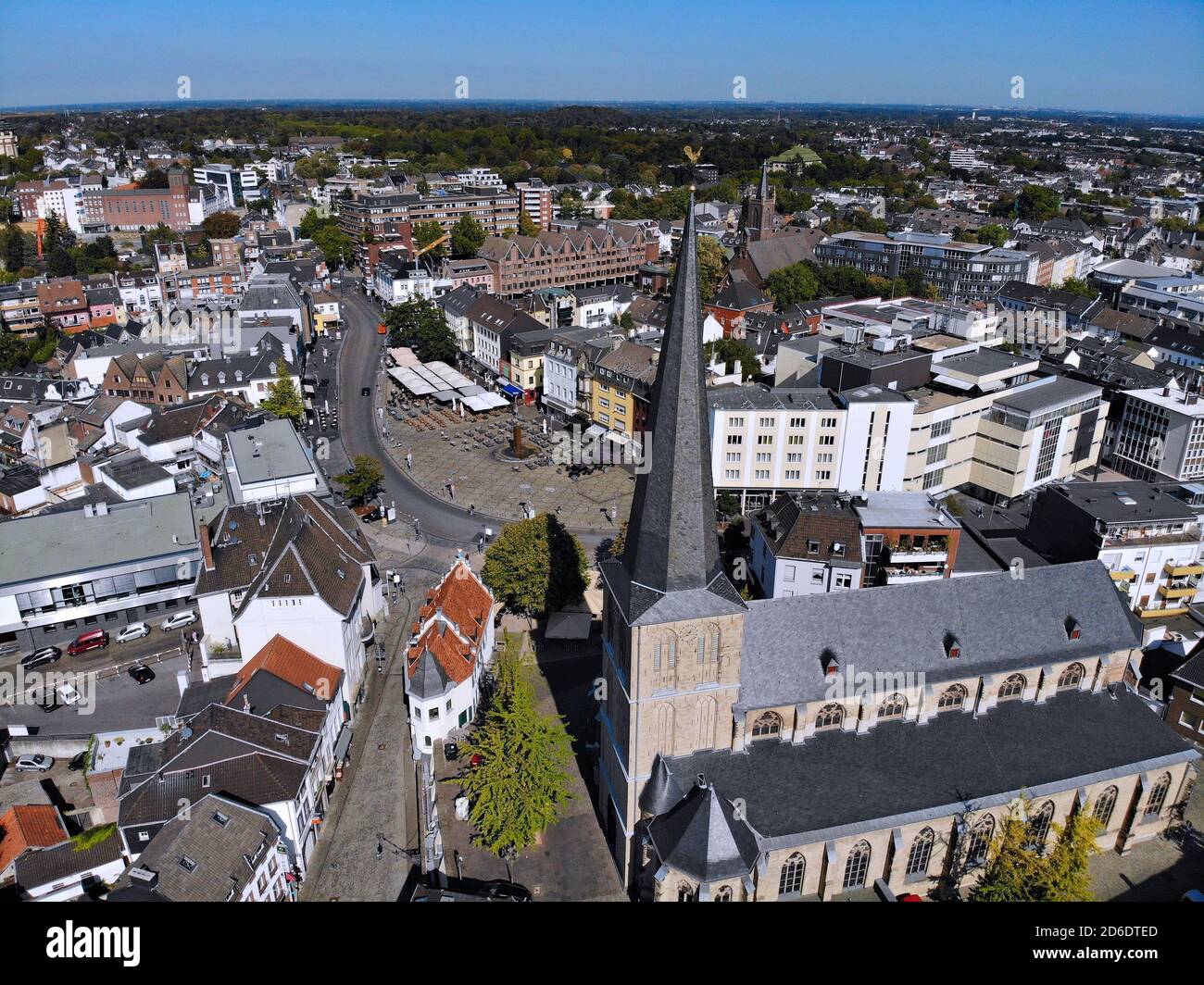 Mönchengladbach Stadt in Deutschland. Luftaufnahme des alten Marktplatzes. Stockfoto
