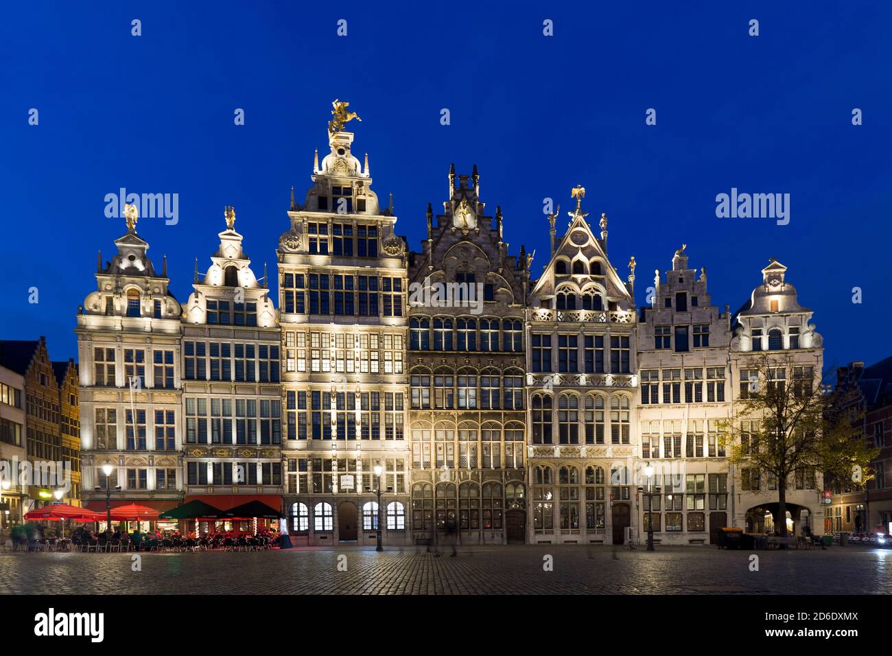 Belgien, Antwerpen, Grote Markt, Giebelhäuser, am Abend Stockfoto