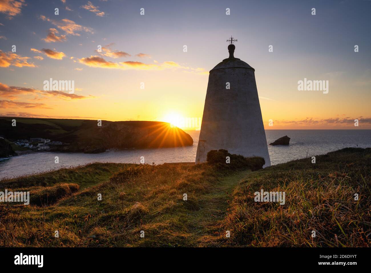 Portreath Pfeffertopf bei Sonnenuntergang mit Sunburst Cornwall England uk Stockfoto