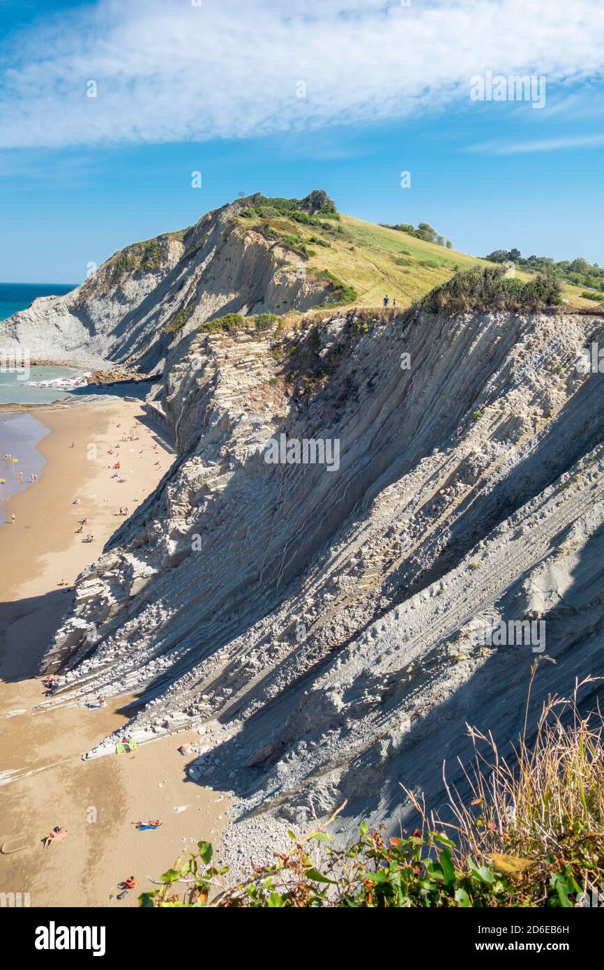 Itzurun Strand in Zumaia, Flysch geologische Küste im Baskenland, Spanien Stockfoto