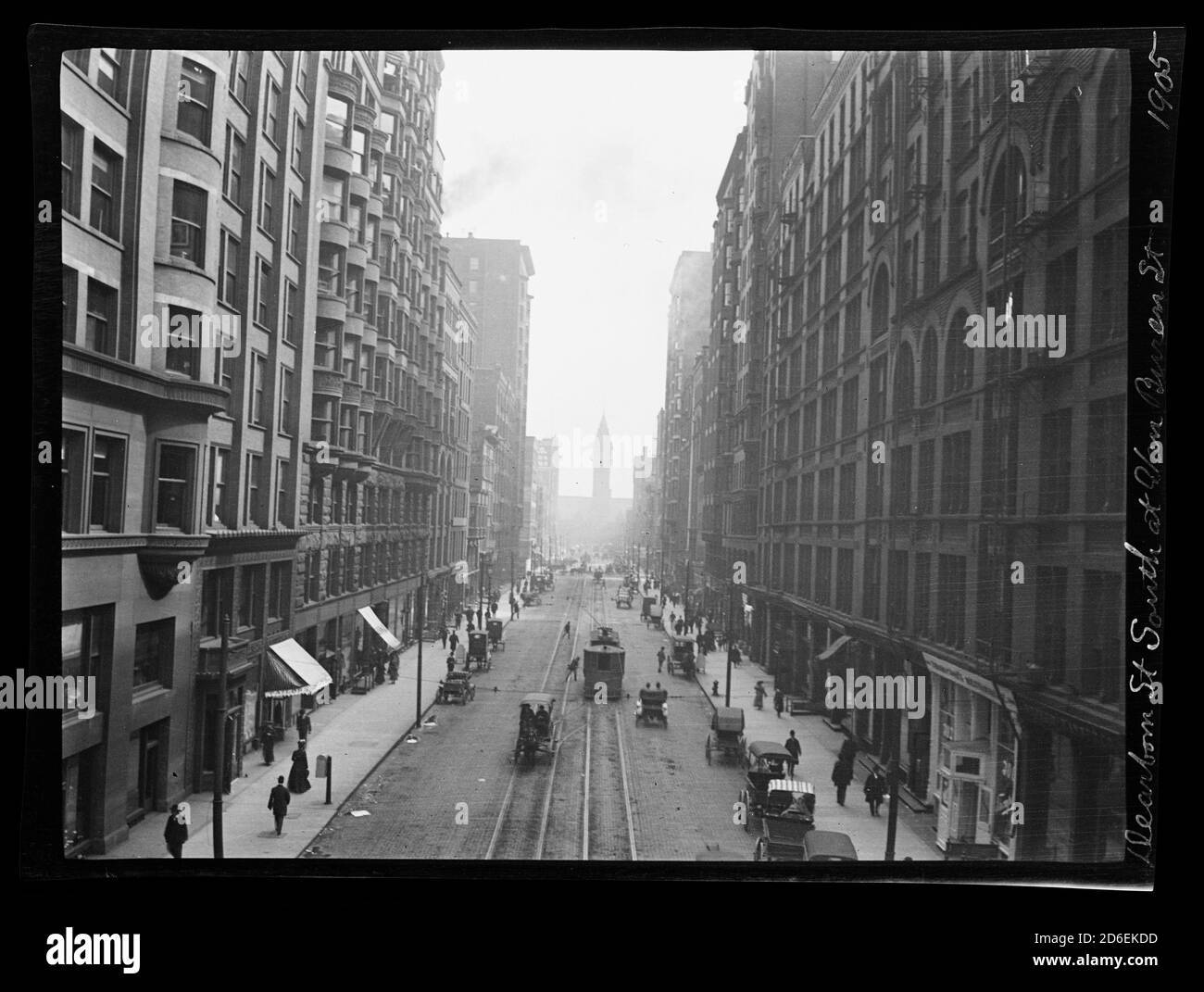 Blick nach Süden auf der Dearborn Street von der Van Buren Street, Chicago, Illinois, 1905. Dearborn Station (Polk Street Station) ist sichtbar. Stockfoto