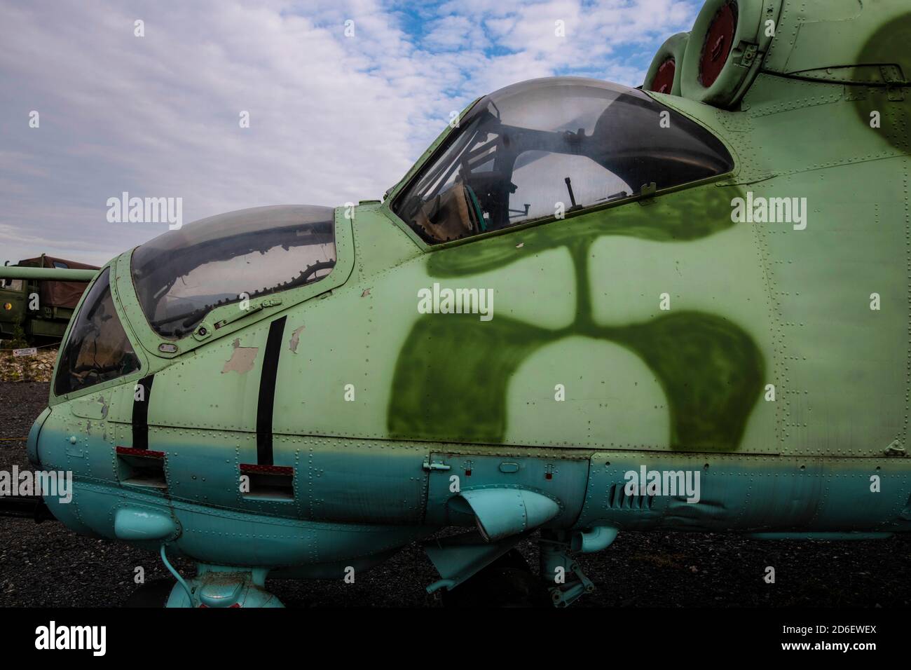 Seitenansicht eines russischen Kampfhubschraubers Mi24 Stockfoto