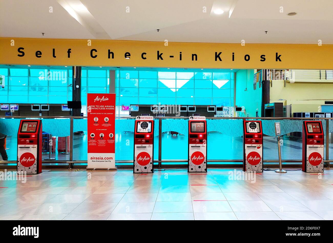 Flughafenterminal, Selbstbedienungs-Ticketautomaten. Stockfoto