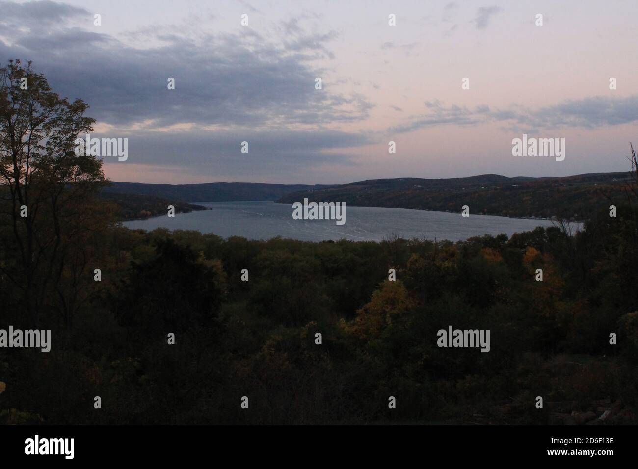 Bild der Fingerseen an einem bewölkten Tag. Stockfoto