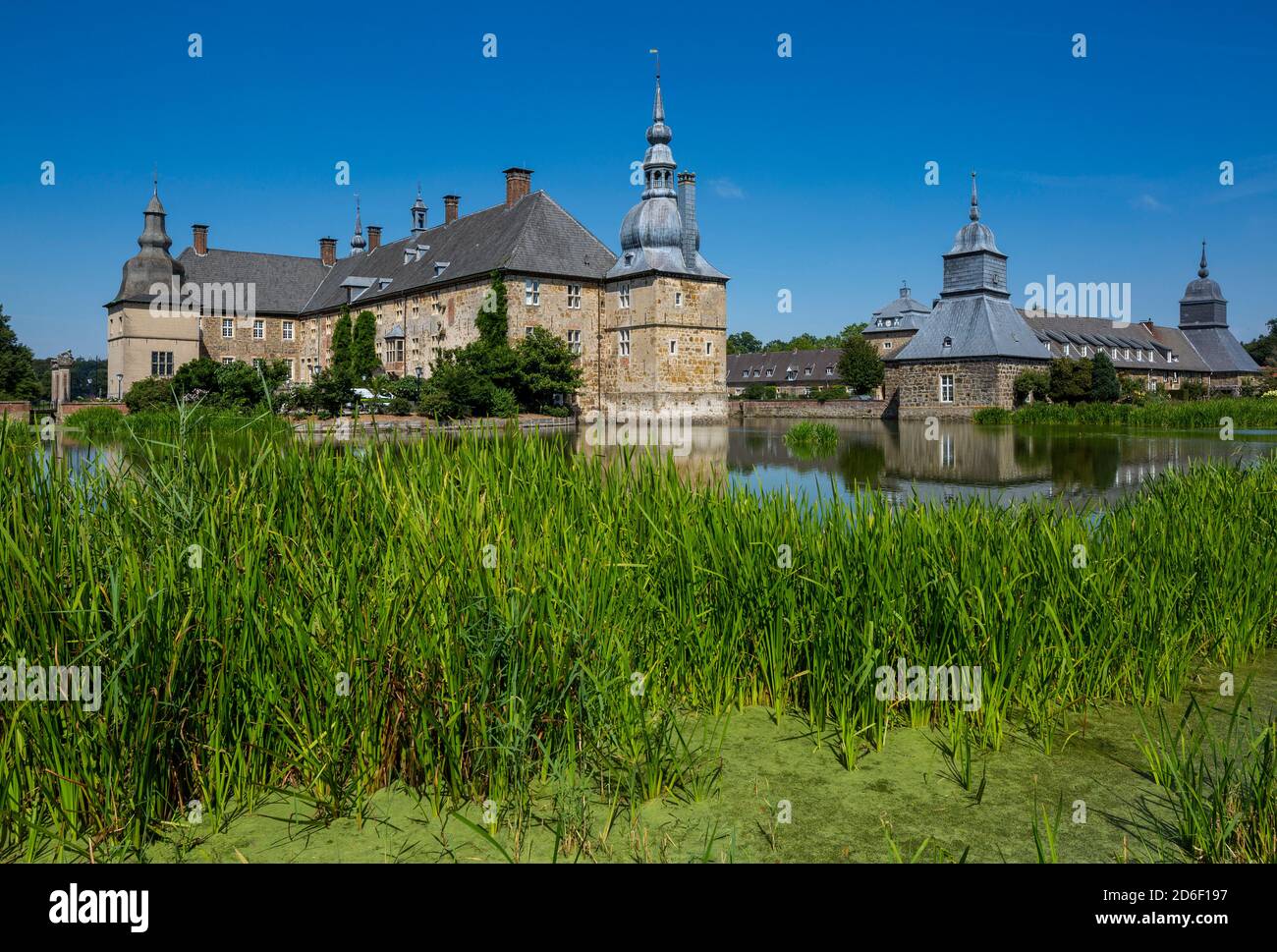 Deutschland, Dorsten-Lembeck, Lippe, Ruhrgebiet, Naturpark hohe Mark Westmuensterland, Münsterland, Westfalen, Nordrhein-Westfalen, Nordrhein-Westfalen, Lembecker Schloss, Wasserschloss, Barock, Schlosspark, Barockgarten, englischer Landschaftsgarten, Graefte *** Ortsüberschrift *** Stockfoto