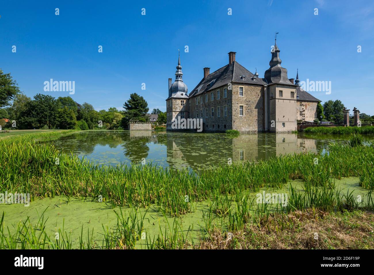 Deutschland, Dorsten-Lembeck, Lippe, Ruhrgebiet, Naturpark hohe Mark Westmuensterland, Münsterland, Westfalen, Nordrhein-Westfalen, Nordrhein-Westfalen, Lembecker Schloss, Wasserschloss, Barock, Schlosspark, Barockgarten, englischer Landschaftsgarten, Graefte *** Ortsüberschrift *** Stockfoto