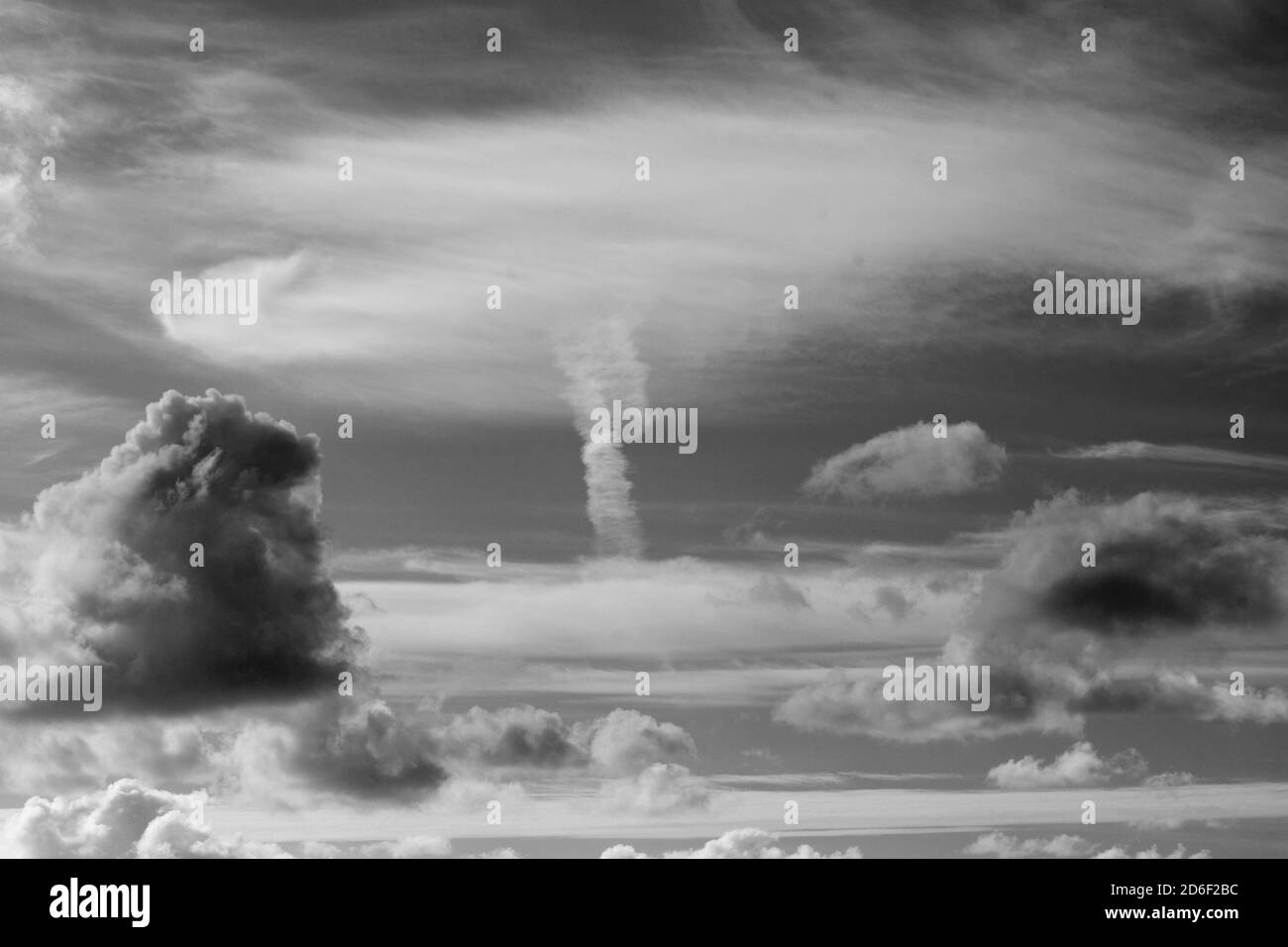 Natürliche Wolkenbildung, die einer nuklearen Explosion ähnelt. Stockfoto