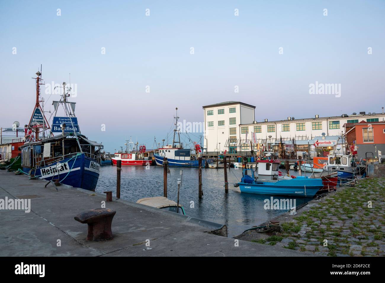 Deutschland, Mecklenburg-Vorpommern, Rügen, Ostsee, Sassnitz-Stadthafen Stockfoto