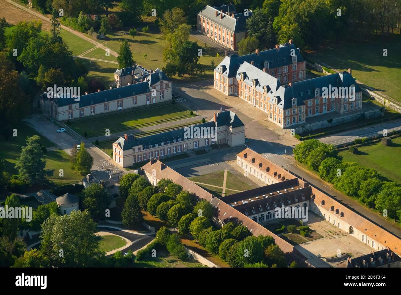 Frankreich, Yvelines (78), Grignon, Schloss mit der AgroParisTech Universität (Luftaufnahme) Stockfoto