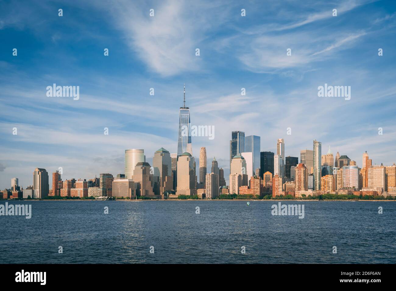 Blick auf die Skyline des Financial District in Manhattan vom Liberty State Park, New Jersey Stockfoto