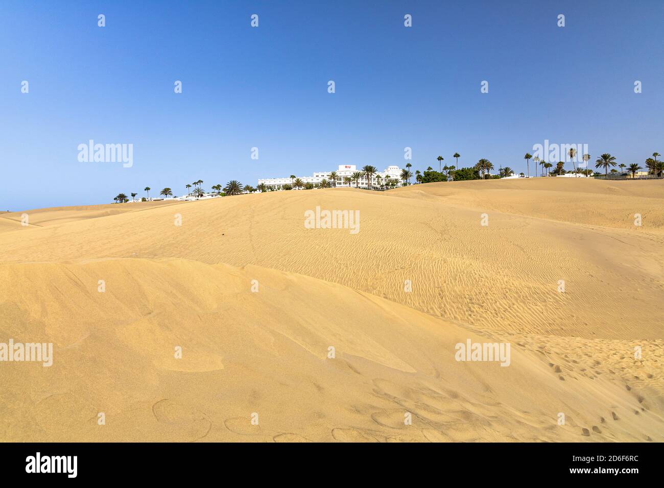 Blick auf die weite Landschaft der Dünen von Maspalomas zur Mittagszeit, Gran Canaria, Spanien Stockfoto