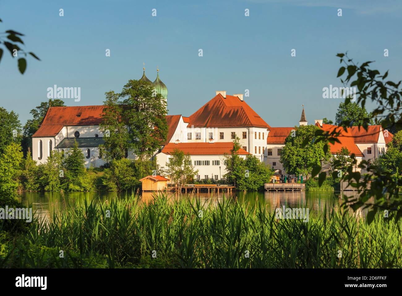 Kloster Seeon am Seeoner See, Chiemgau, Oberbayern, Deutschland Stockfoto