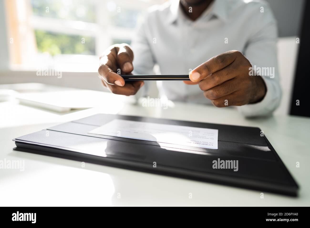 Remote-Check-Einzahlung Mit Mobile Photo Scanning Stockfoto