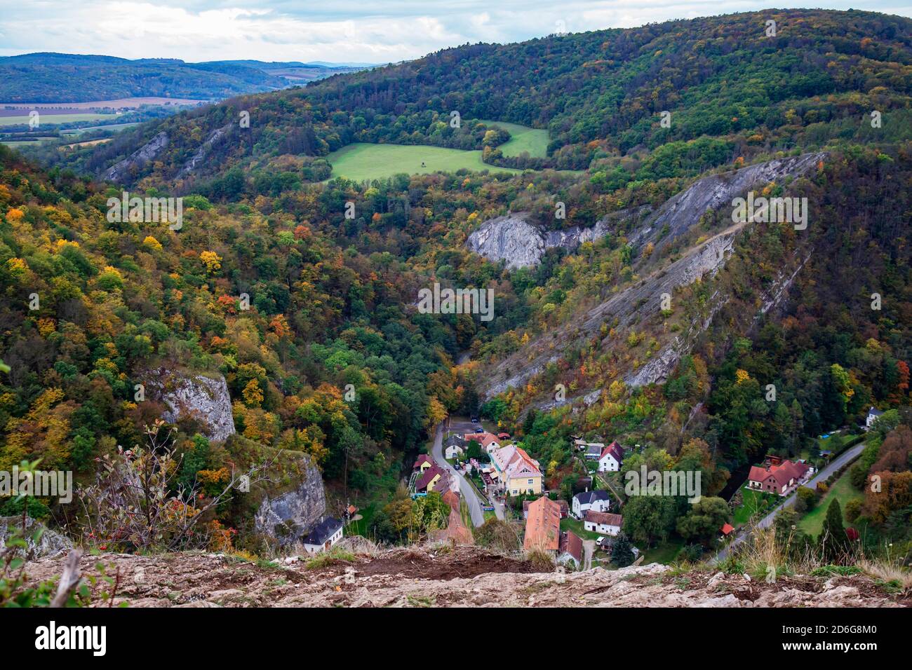 St. john unter der Klippe, kleine Talstadt in der Tschechischen republik Stockfoto