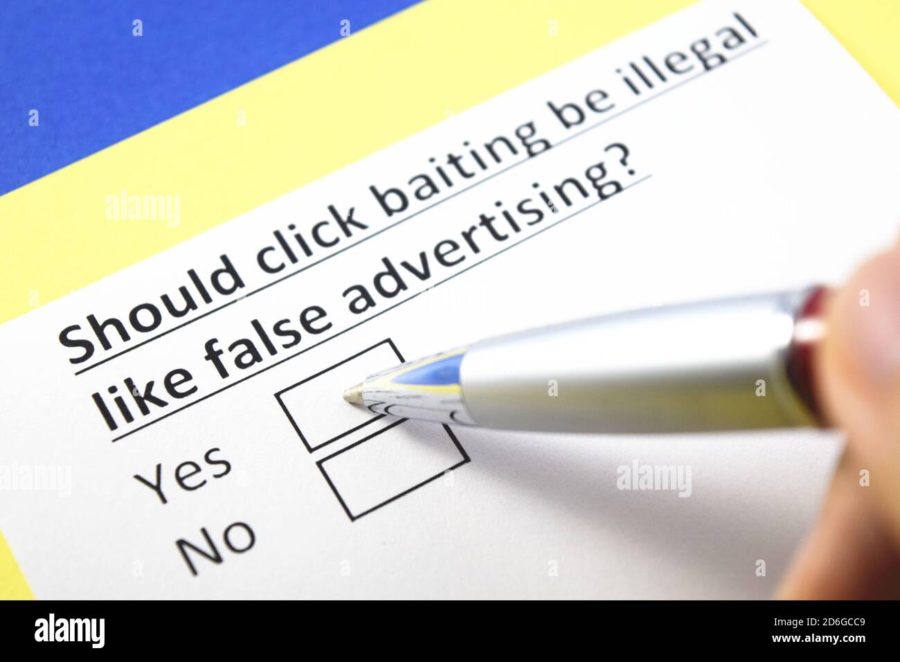 Sollte Klickköderei illegal sein wie falsche Werbung? Ja oder Nein? Stockfoto