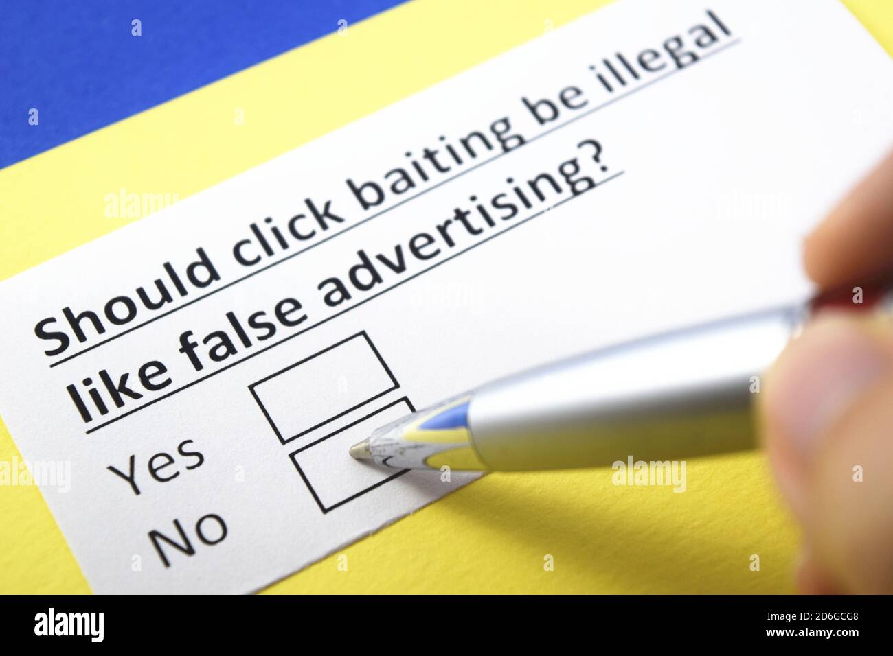 Sollte Klickköderei illegal sein wie falsche Werbung? Ja oder Nein? Stockfoto