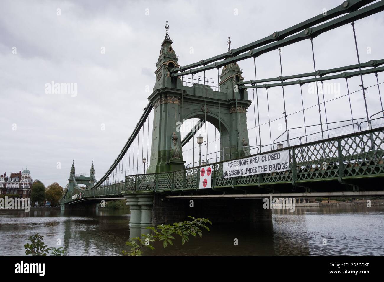Hammersmith Bridge Straßensperrung im Südwesten von London, Großbritannien Stockfoto