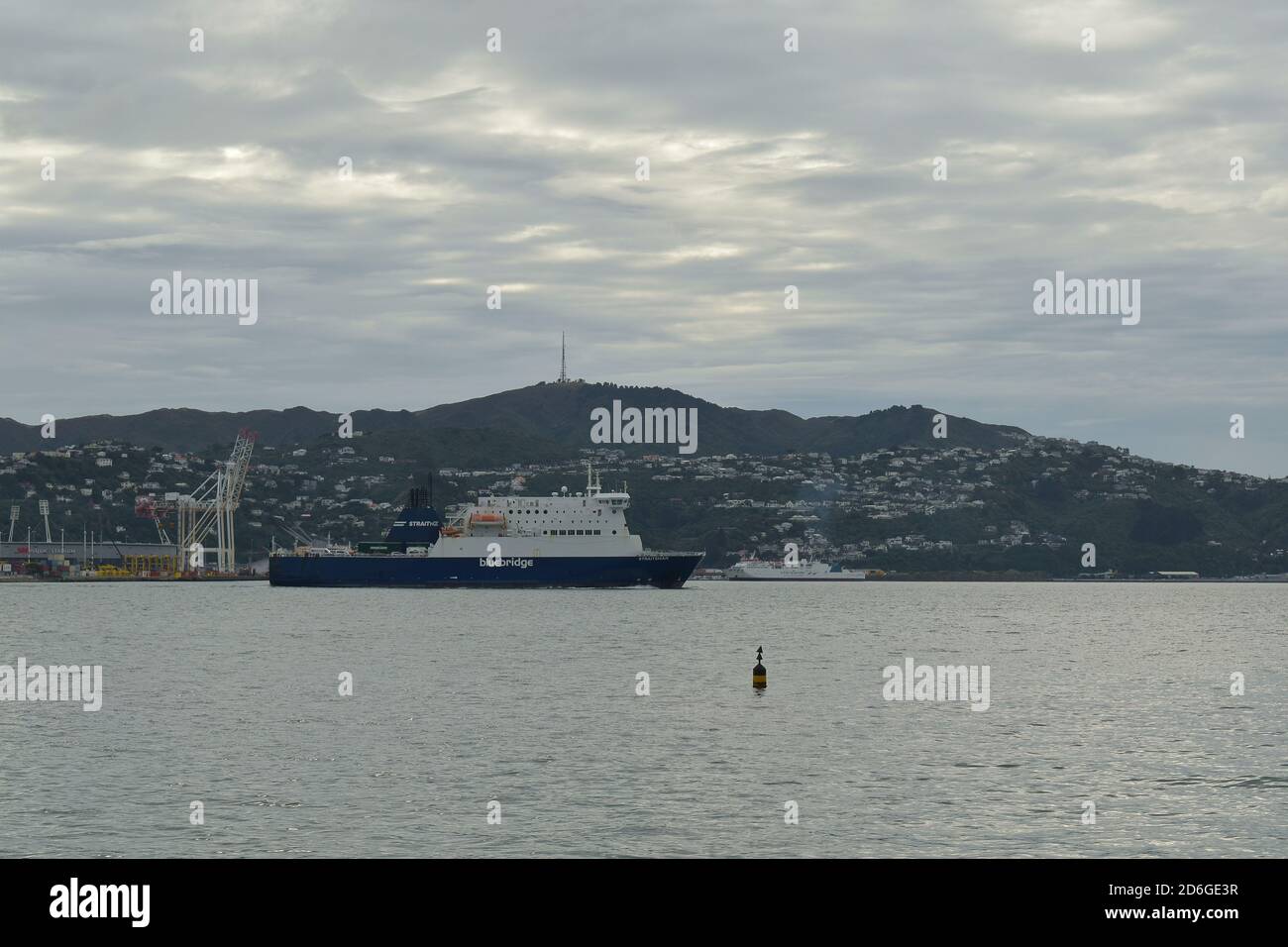 WELLINGTON, NEUSEELAND - 28. Mai 2019: Wellington / Neuseeland - 28 2019. Mai: Blick auf Bluebridge Fähre im Lambton Hafen Stockfoto