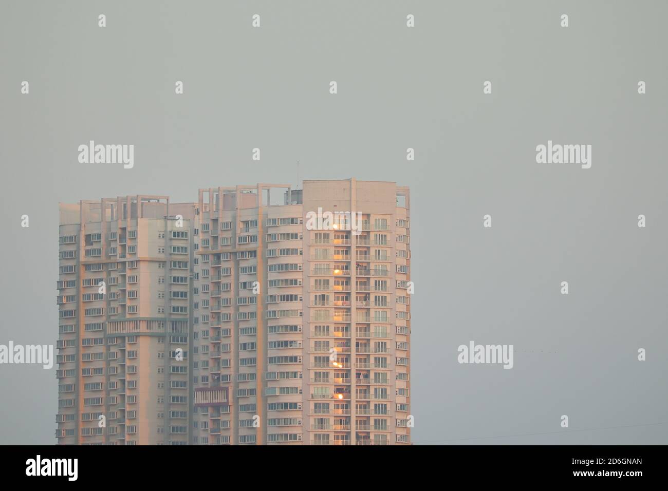 Blick auf das Gebäude vor Sonnenaufgang in Indien Stockfoto