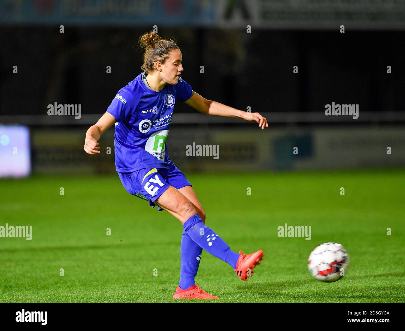 Oostakker, Belgien. Oktober 2020. Chloe Vande Velde (10 Gent) während eines weiblichen Fußballspiels zwischen AA Gent Ladies und Sporting Charleroi Feminin am fünften Spieltag der Saison 2020 - 2021 der belgischen Scooore Womens Super League, freitag, 16. Oktober 2020 in Oostakker, Belgien. FOTO SPORTPIX.BE - David CATRY David Catry - Sportpix.be - SPP Quelle: SPP Sport Press Foto. /Alamy Live Nachrichten Stockfoto