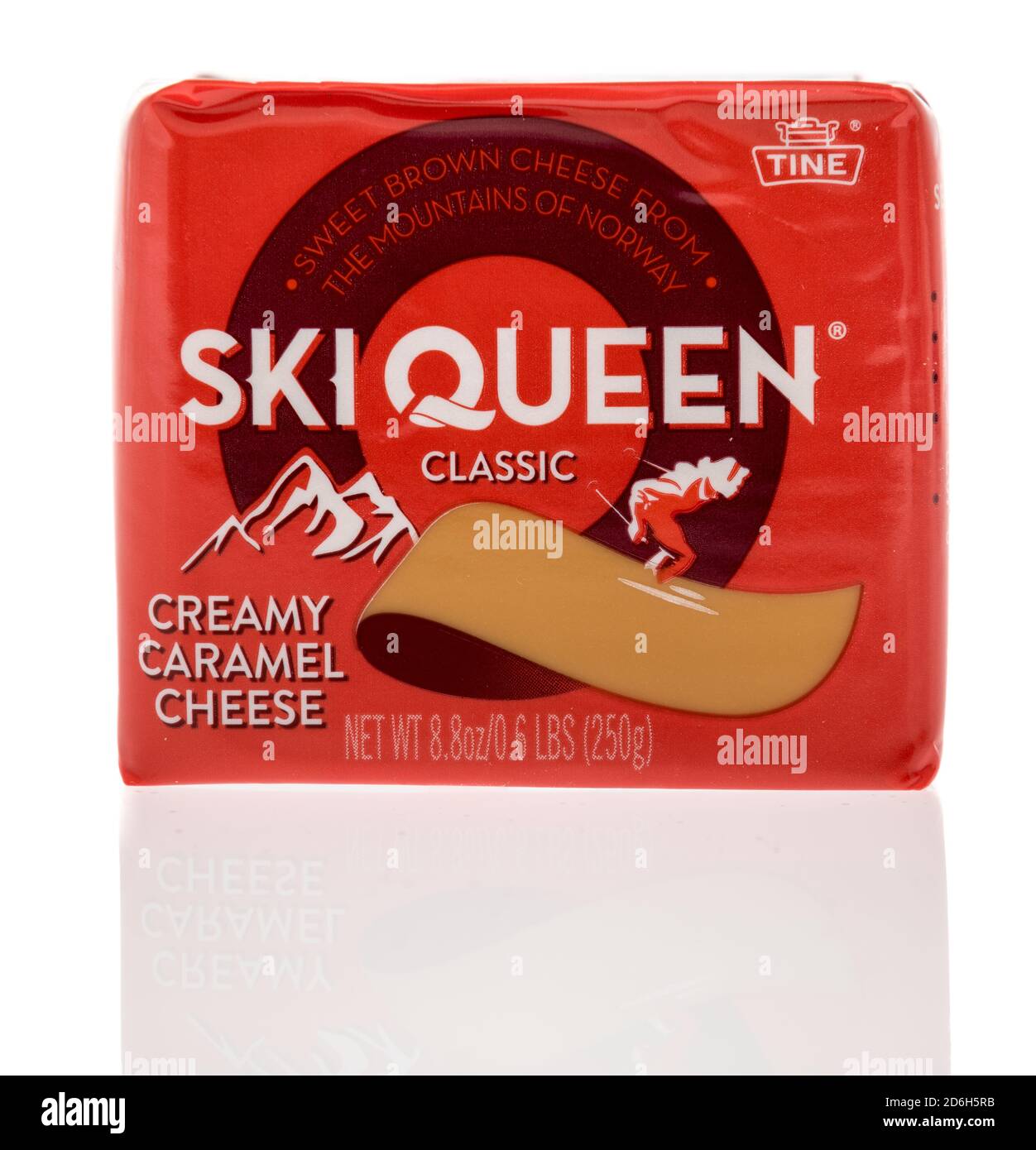 Winneconne, WI - 16 Oktober 2020: Ein Paket von Ski Queen klassischen cremigen Karamell-Käse auf einem isolierten Hintergrund. Stockfoto