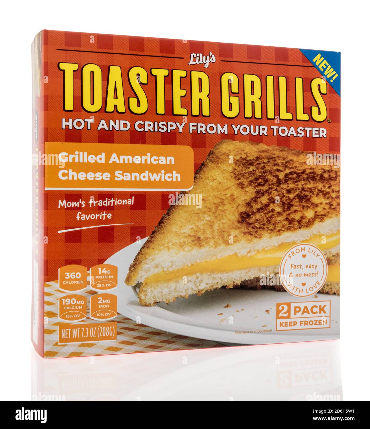 Winneconne, WI - 16. Oktober 2020: Ein Paket von Lilys Toaster Grills gegrillten American Cheese Sandwich auf einem isolierten Hintergrund. Stockfoto