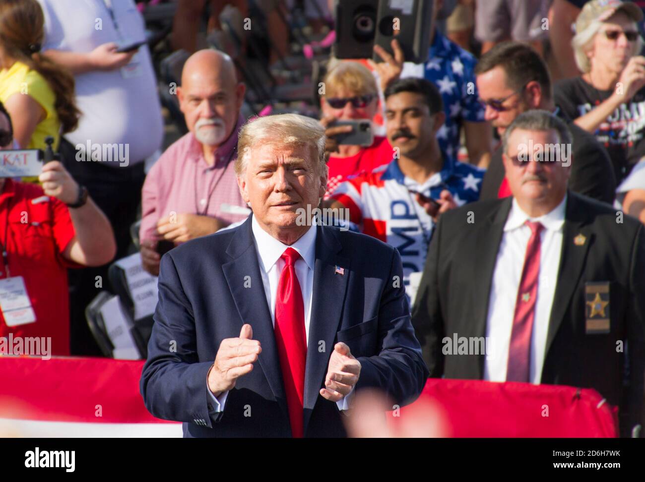 Präsident Donald J. Trump auf der Bühne einer republikanischen Kampagne Rallye in Ocala Flughafen in Zentral-Florida am 16. Oktober 202 Stockfoto