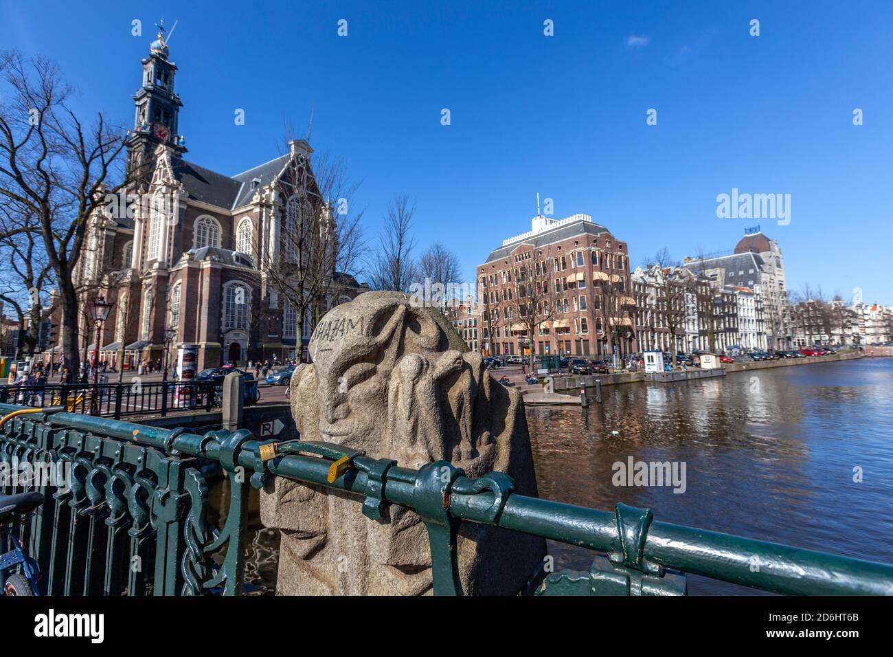 Brug 106, Niek Engelschmanbrug, Fauns Skulptur, Amsterdam, Niederlande Stockfoto