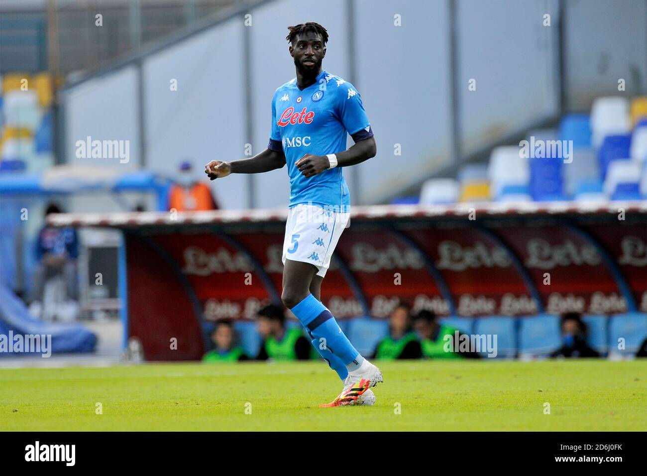 Neapel, Italien. Oktober 2020. Tièmouè Bakayoko Spieler von Neapel, während des Spiels der italienischen Fußball-Liga serieA zwischen Napoli gegen Atalanta Endergebnis 4-1, Spiel im San Paolo Stadion in Neapel gespielt. (Foto von Vincenzo Izzo/Sipa USA) Quelle: SIPA USA/Alamy Live News Stockfoto