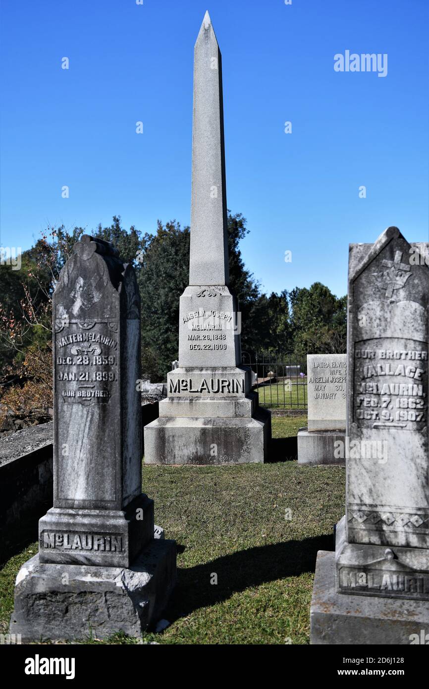 Das Grab von Gouverneur Anselm J. McLaurin, ehemaliger Gouverneur des Staates Mississippi. Gouverneur McLaurin wird auf dem alten Brandon Friedhof beigesetzt. Stockfoto
