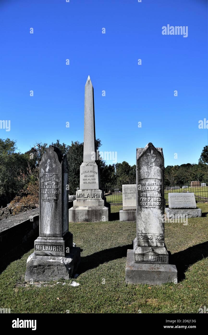 Das Grab von Gouverneur Anselm J. McLaurin, ehemaliger Gouverneur des Staates Mississippi. Gouverneur McLaurin wird auf dem alten Brandon Friedhof beigesetzt. Stockfoto