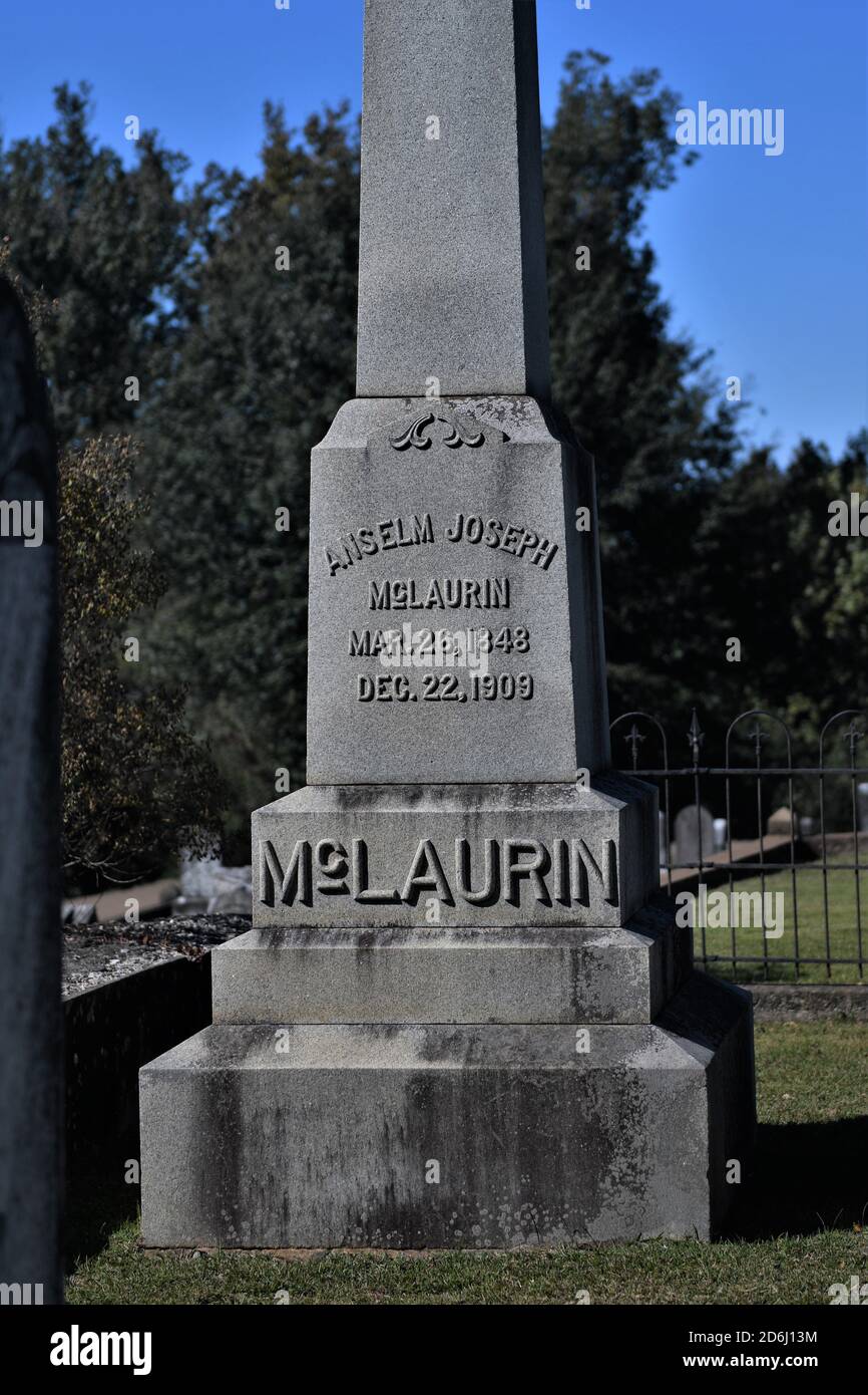Das Grab von Gouverneur Anselm J. McLaurin, ehemaliger Gouverneur des Staates Mississippi. Gouverneur McLaurin wird auf dem alten Brandon Friedhof beigesetzt. Stockfoto