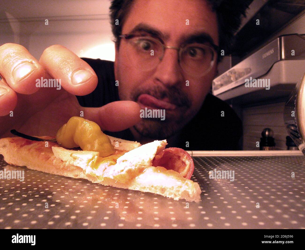 Hunger, Pizza im Kühlschrank, Berlin, Deutschland Stockfoto Hunger, Pizza im Kühlschrank, Berlin, Deutschland Stockfoto