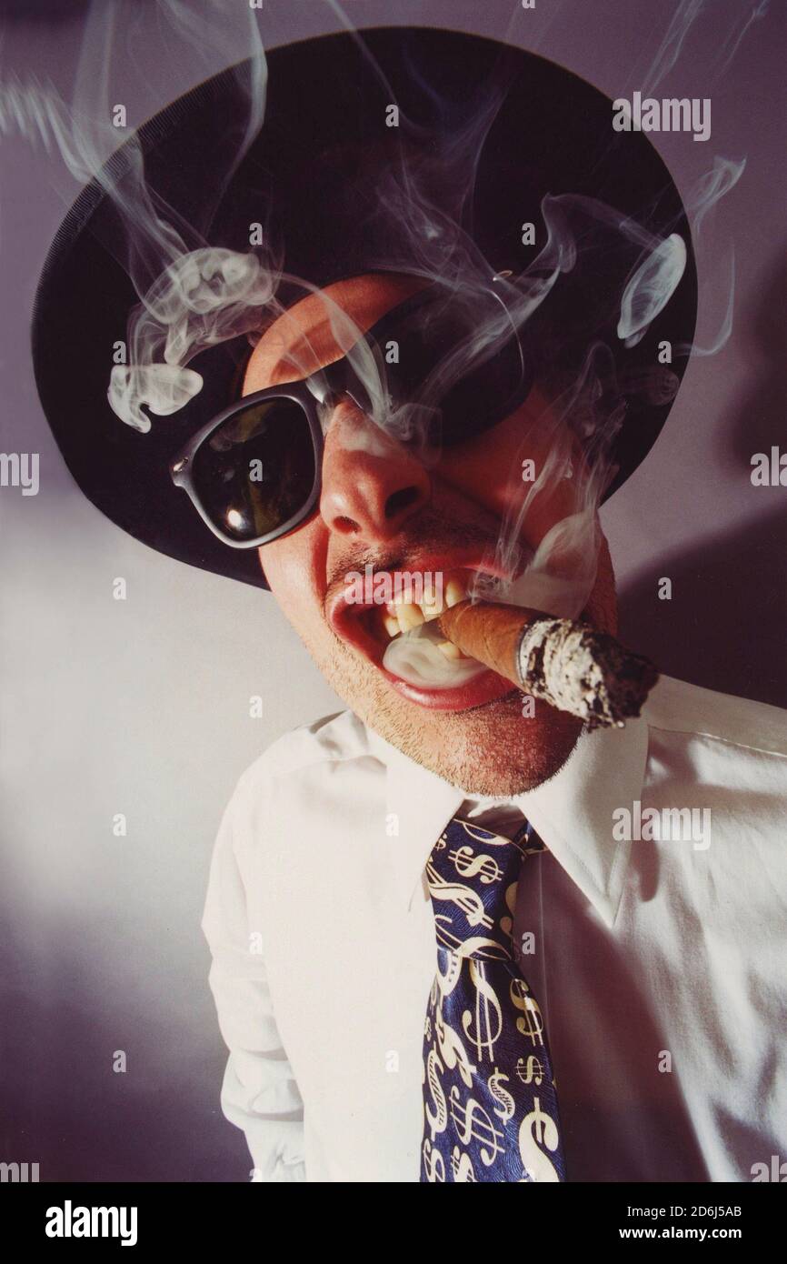 Gangster, Parodie, Zigarre, Hut, Sonnenbrille, Berlin, Deutschland Stockfoto