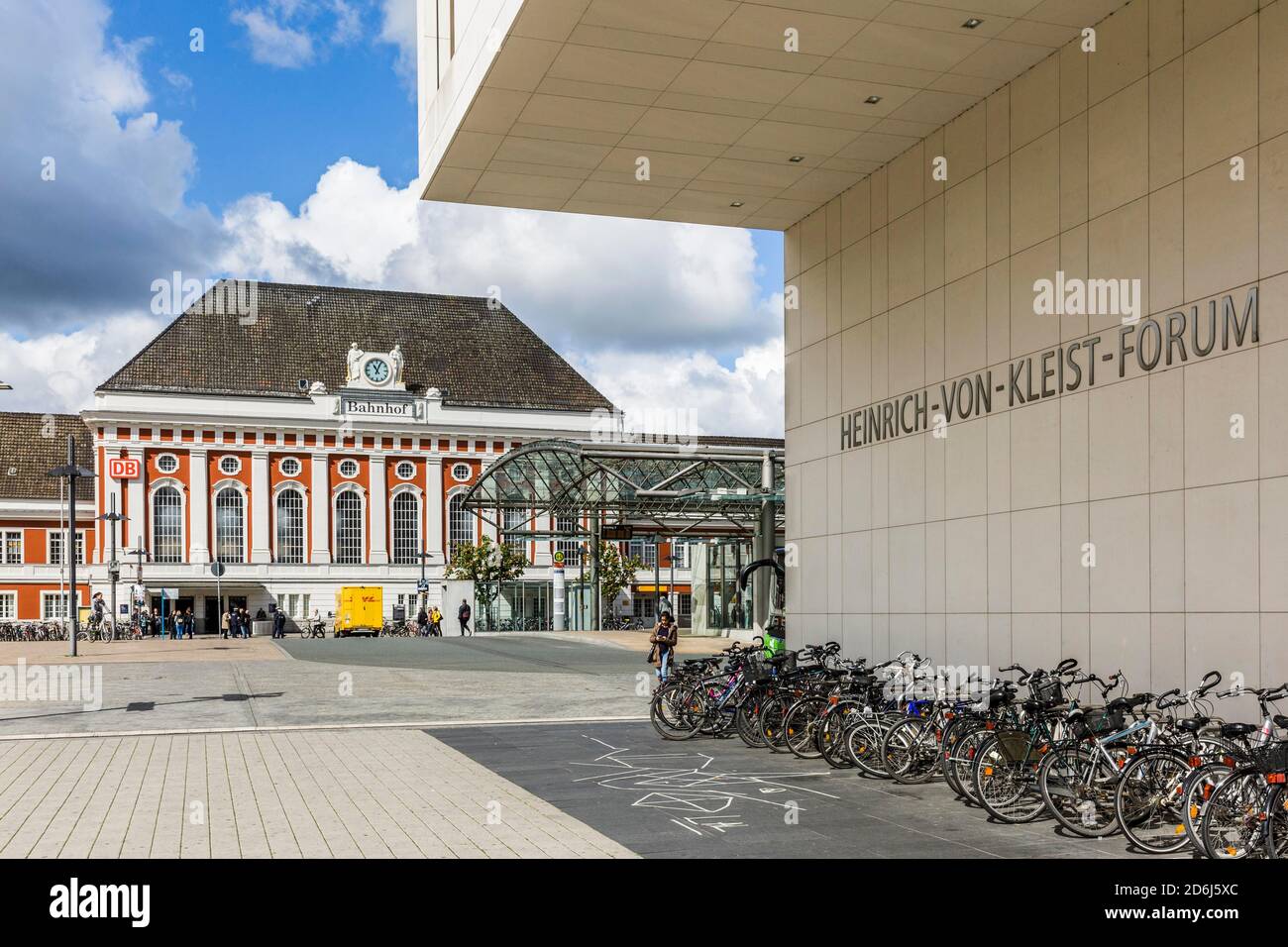 Hauptbahnhof und Heinrich von Kleist Forum mit der Stadtbibliothek, der  Volkshochschule Hamm und der SRH Hochschule Hamm, Hamm ( Westfalen  Stockfotografie - Alamy