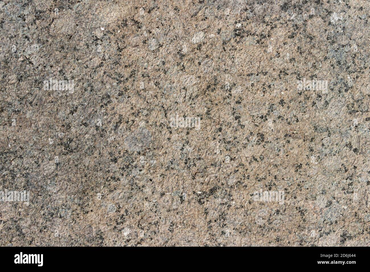 Die Textur einer Natursteinplatte aus poliertem Granit. Stockfoto