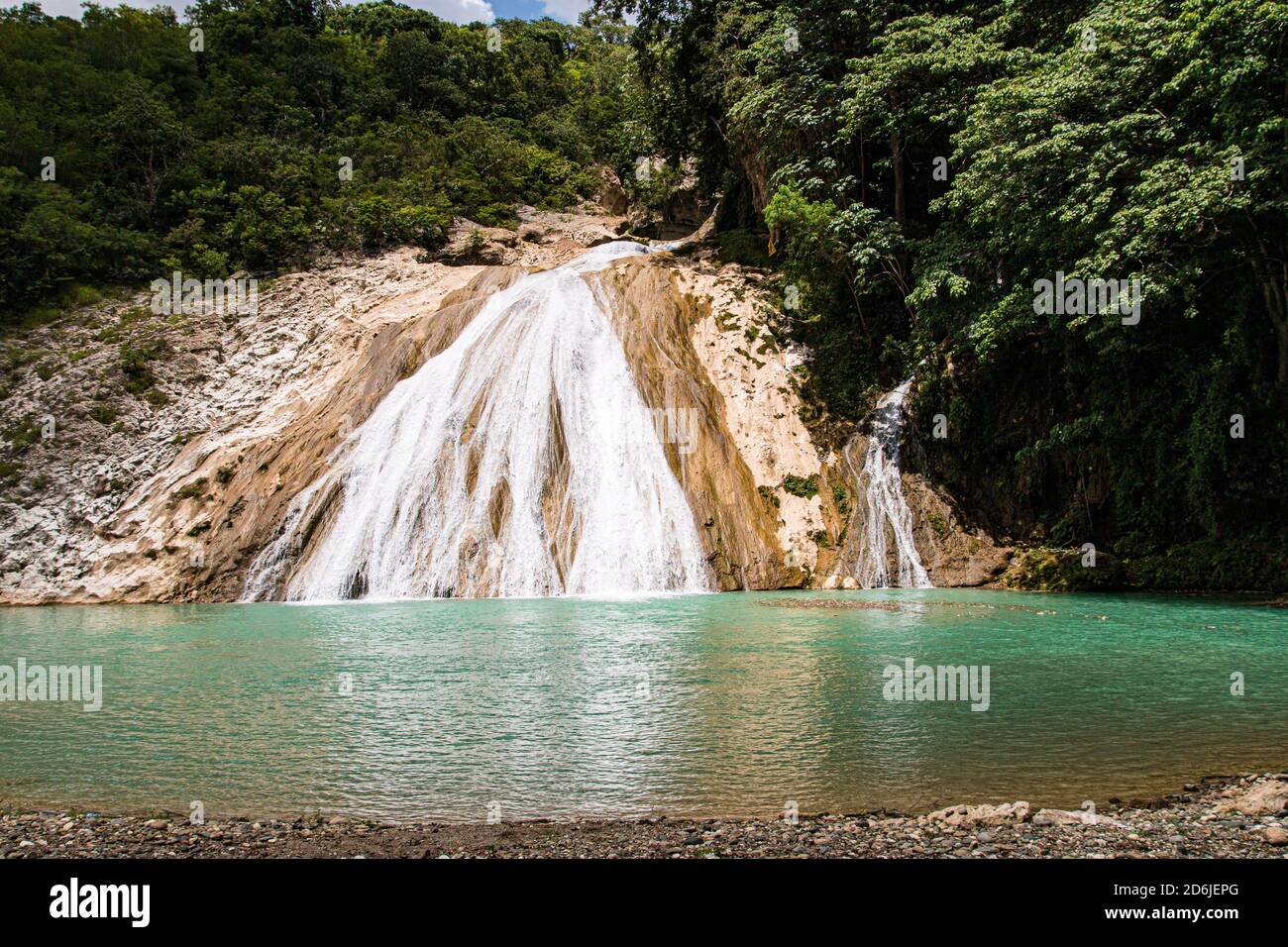 Bassin Zim - schöner Wasserfall in der Mitte auf dem Berge Stockfoto