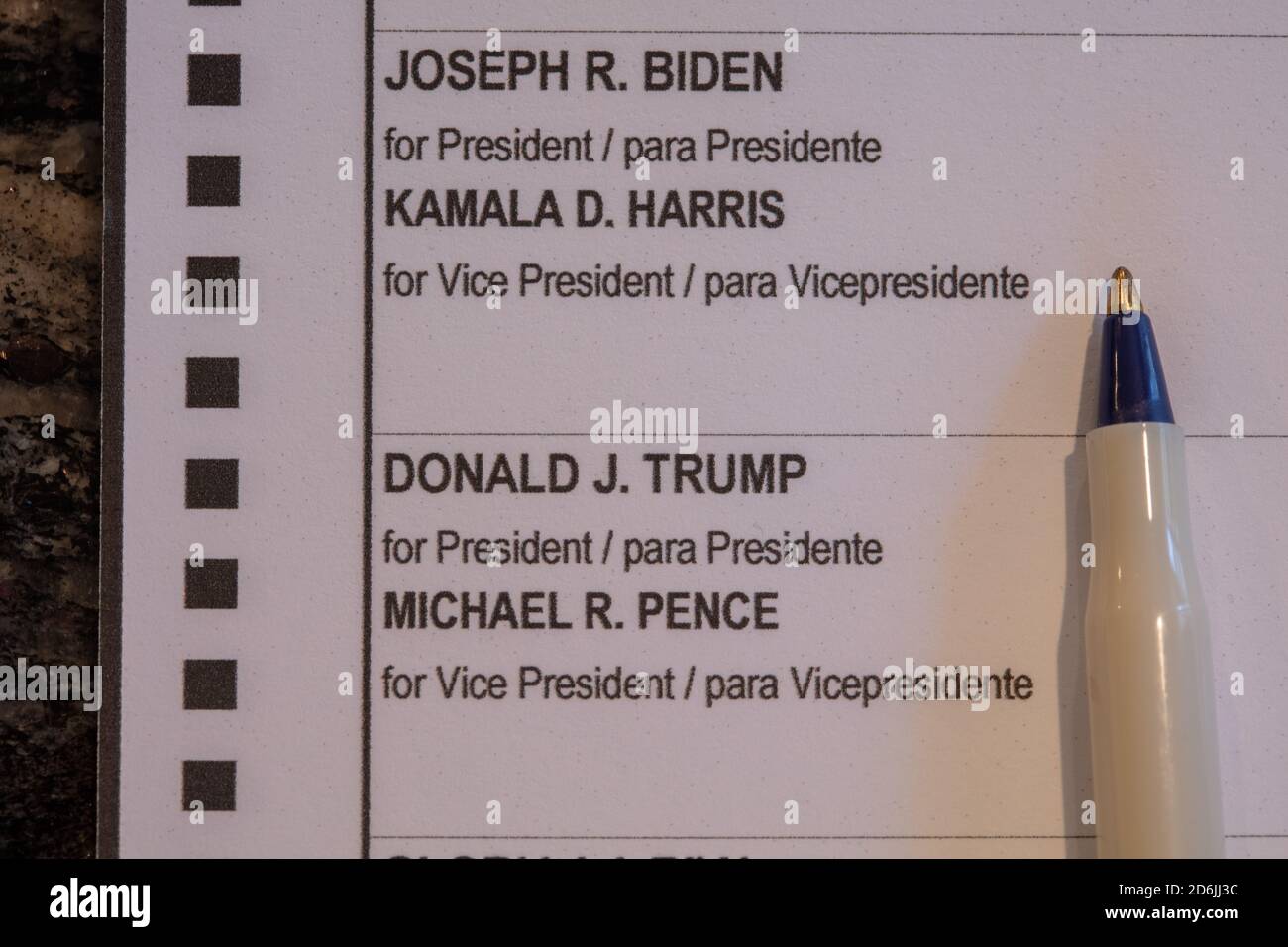 Wahlurne für die Präsidentschaftswahl in den Vereinigten Staaten im Jahr 2020. Die Wahl erfolgt in erster Linie zwischen Donald Trump und Joe Biden Stockfoto