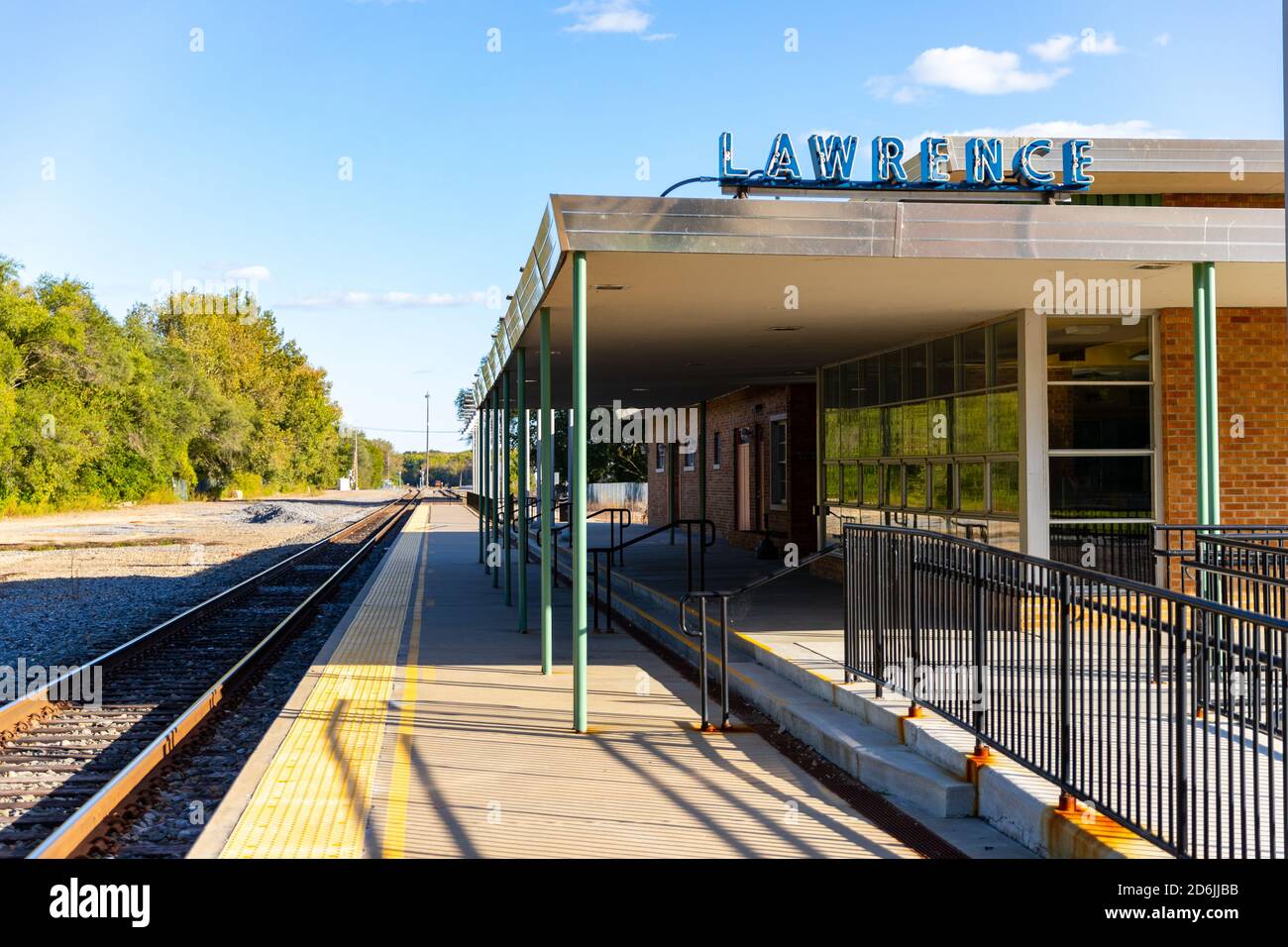 Lawrence, Kansas, USA - 1. Oktober 2020: Amtrak-Bahnhof Lawrence Kansas Stockfoto