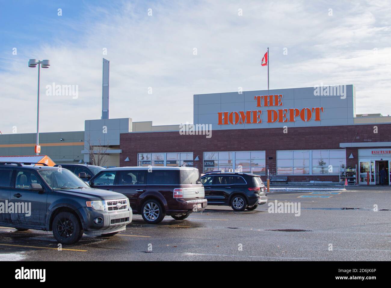 Calgary, Alberta, Kanada. Oktober 17 2020. Das Home Depot ist der größte Heimwerkereinzelhändler in den Vereinigten Staaten, liefert Werkzeuge, Bau-Profi Stockfoto