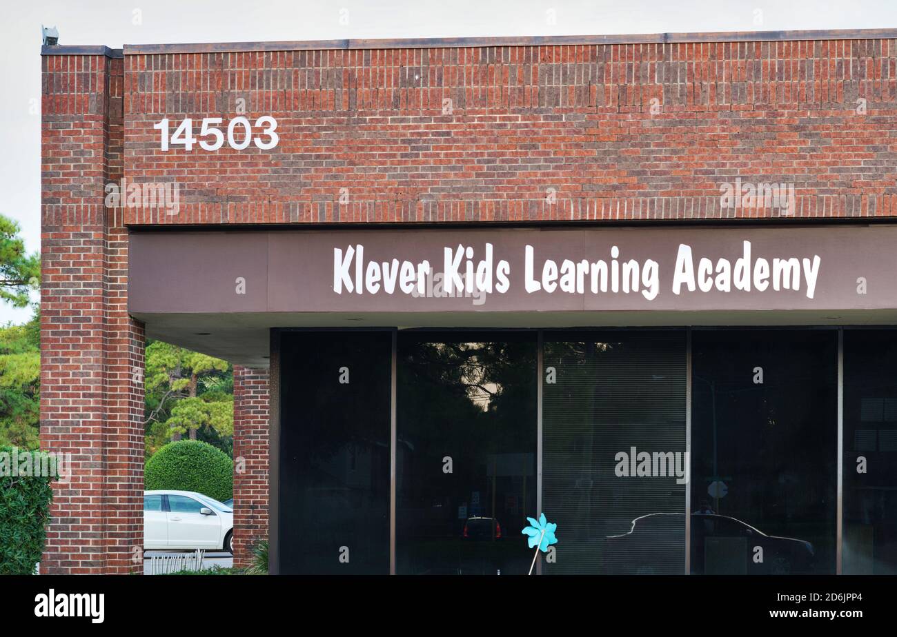 Houston, Texas/USA 10/14/2020: Klever Kids Learning Academy Gebäude außen in Houston, TX. Kindertagesstätte für Kleinkinder und Kleinkinder. Stockfoto