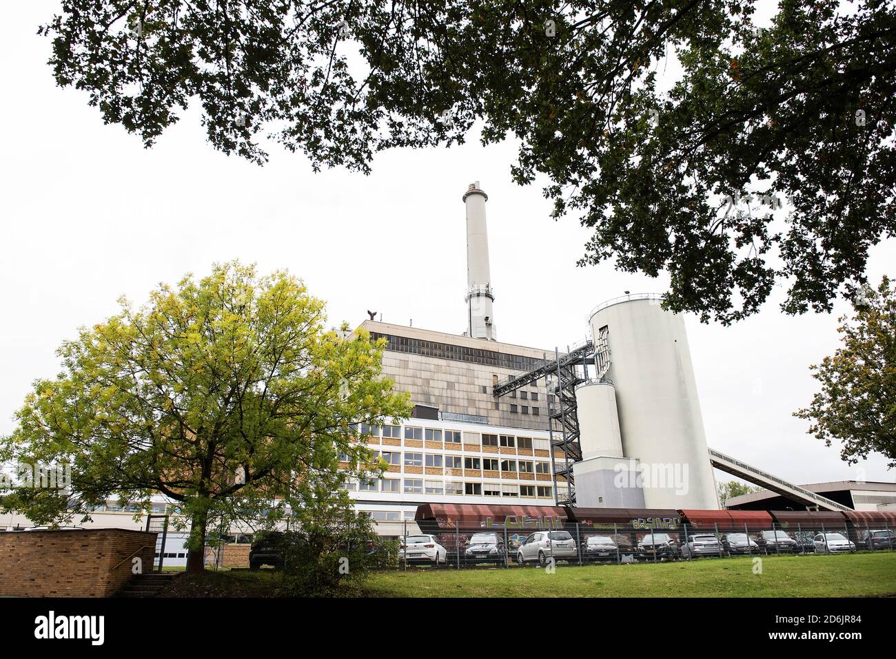 Kassel, Deutschland. Oktober 2020. Fernwärmekraftwerk Kassel der Städtischen Werke Energie Wärme GmbH. Der Aufsichtsrat des Betreibers hat beschlossen, die Kohle für das Jahr 2025 auslaufen zu lassen. Quelle: Swen Pförtner/dpa/Alamy Live News Stockfoto