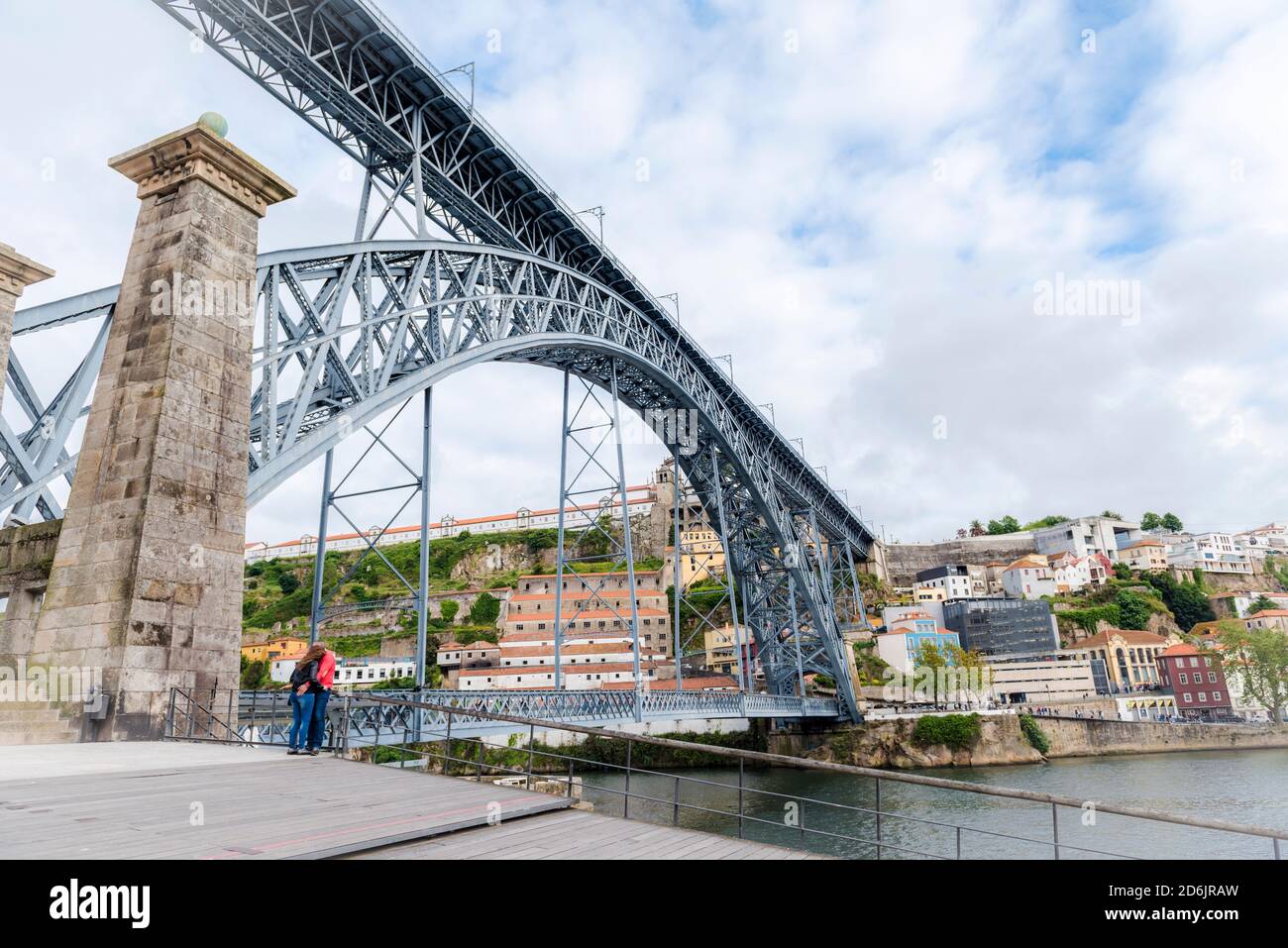 Maria Pia Brücke über den Fluss Duoro in Porto, Portugal, erbaut 1877 und Gustave Eiffel zugeschrieben Stockfoto