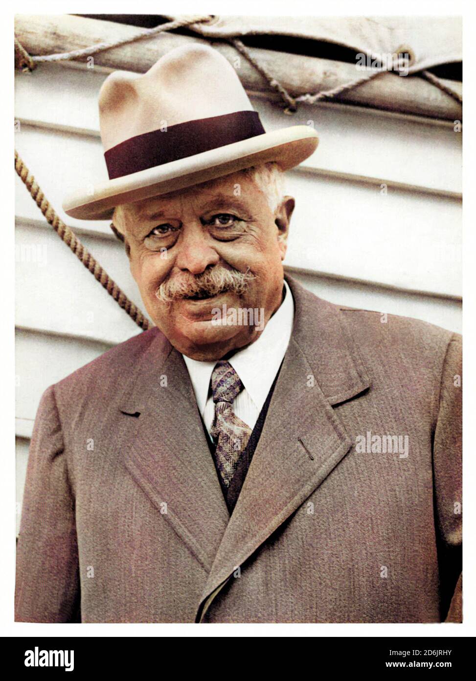 1934 c., NEW YORK, USA : der italienische Politiker VITTORIO EMANUELE ORLANDO ( 1860 - 1952 ). Unbekannter Fotograf. DIGITAL EINGEFÄRBT . - POLITIK - POLITIK - POLITIK - foto storiche - foto storica - Portrait - ritratto - baffi - Schnurrbart - uomo anziano vecchio - alter Mann - Krawatte - Cravatta - Hut - cappello - Primo Ministro - PRESIDENTE DEL CONSIGLIO - SECONDA GUERRA MONDIALE - WOLD WAR II - Grande Guerra - RESISTENZA - LIBERAZIONE dal Nazifascismo --- ARCHIVIO GBB Stockfoto