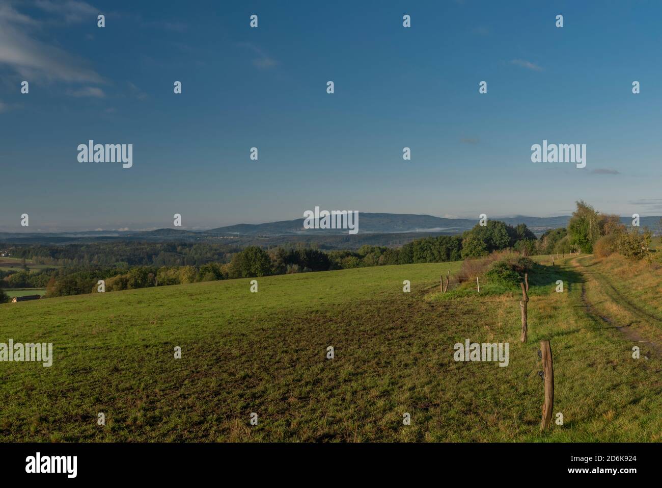 Sonnenaufgang in der Nähe von Ceske Budejovice Stadt im Herbst Farbe sonnig Morgen Stockfoto