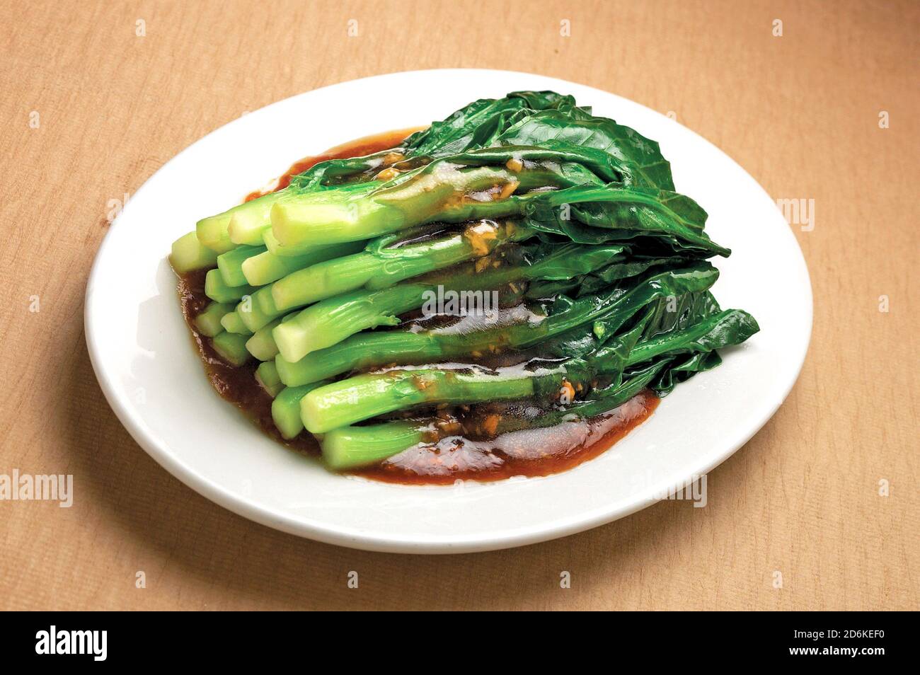 Chinesischer Brokkoli, kai lan mit Austernsauce Stockfoto