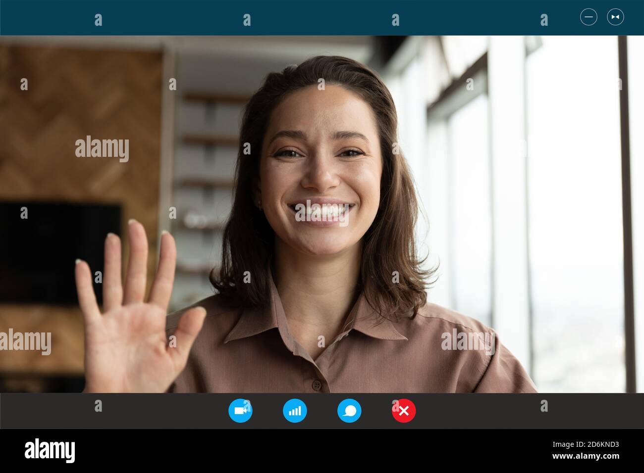Kopfaufnahme Porträt Bildschirm Ansicht lächelnde Frau winkende Hand Stockfoto