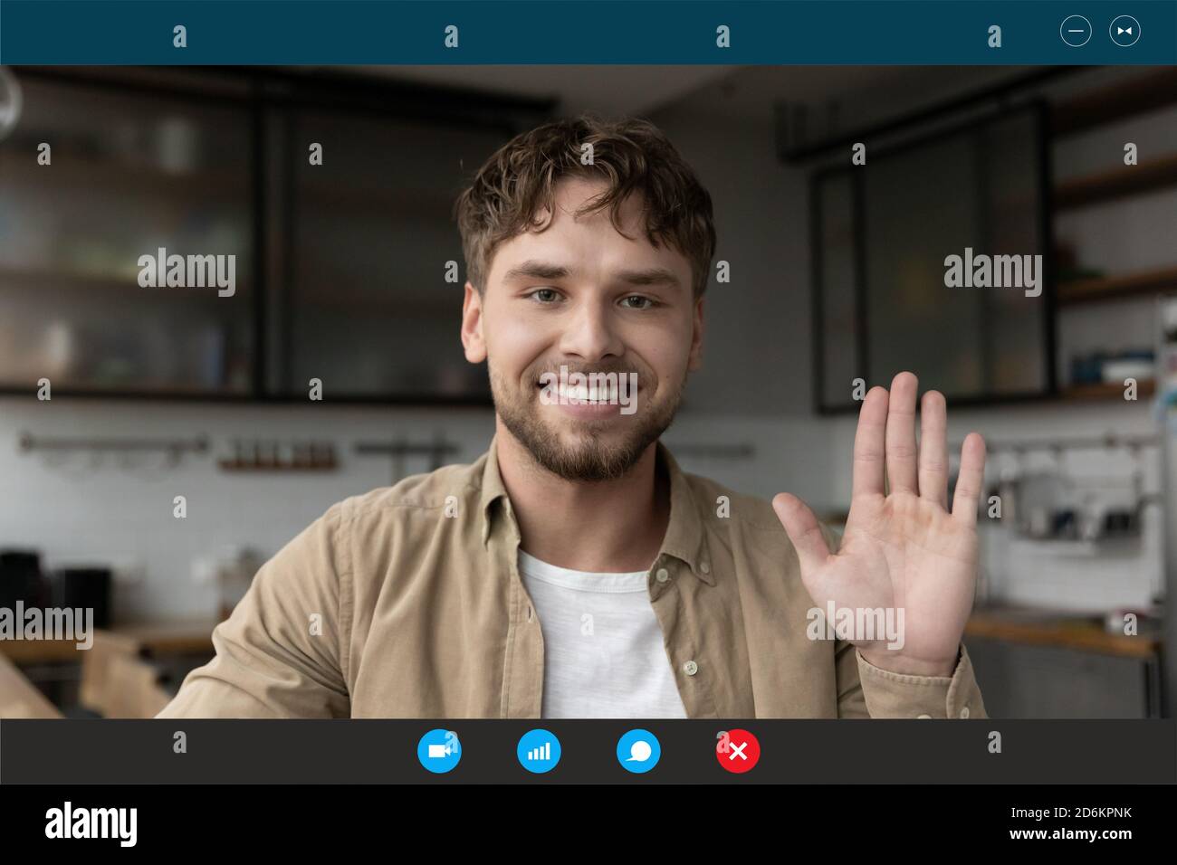 Kopfaufnahme Porträt Bildschirm Ansicht lächelnder Mann winkende Hand Stockfoto