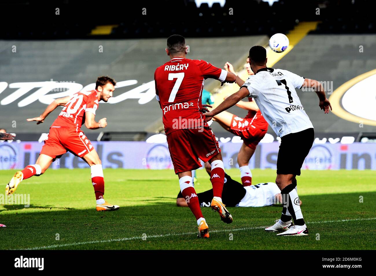 La Spezia, Italien. 18. Okt, 2020. la spezia, Italien, 18 Okt 2020, Deutsche Pezzella von ACF Fiorentina erzielt ein Tor während Spezia gegen Fiorentina - italienische Fußballserie A Spiel - Credit: LM/Matteo Papini Credit: Matteo Papini/LPS/ZUMA Wire/Alamy Live News Stockfoto